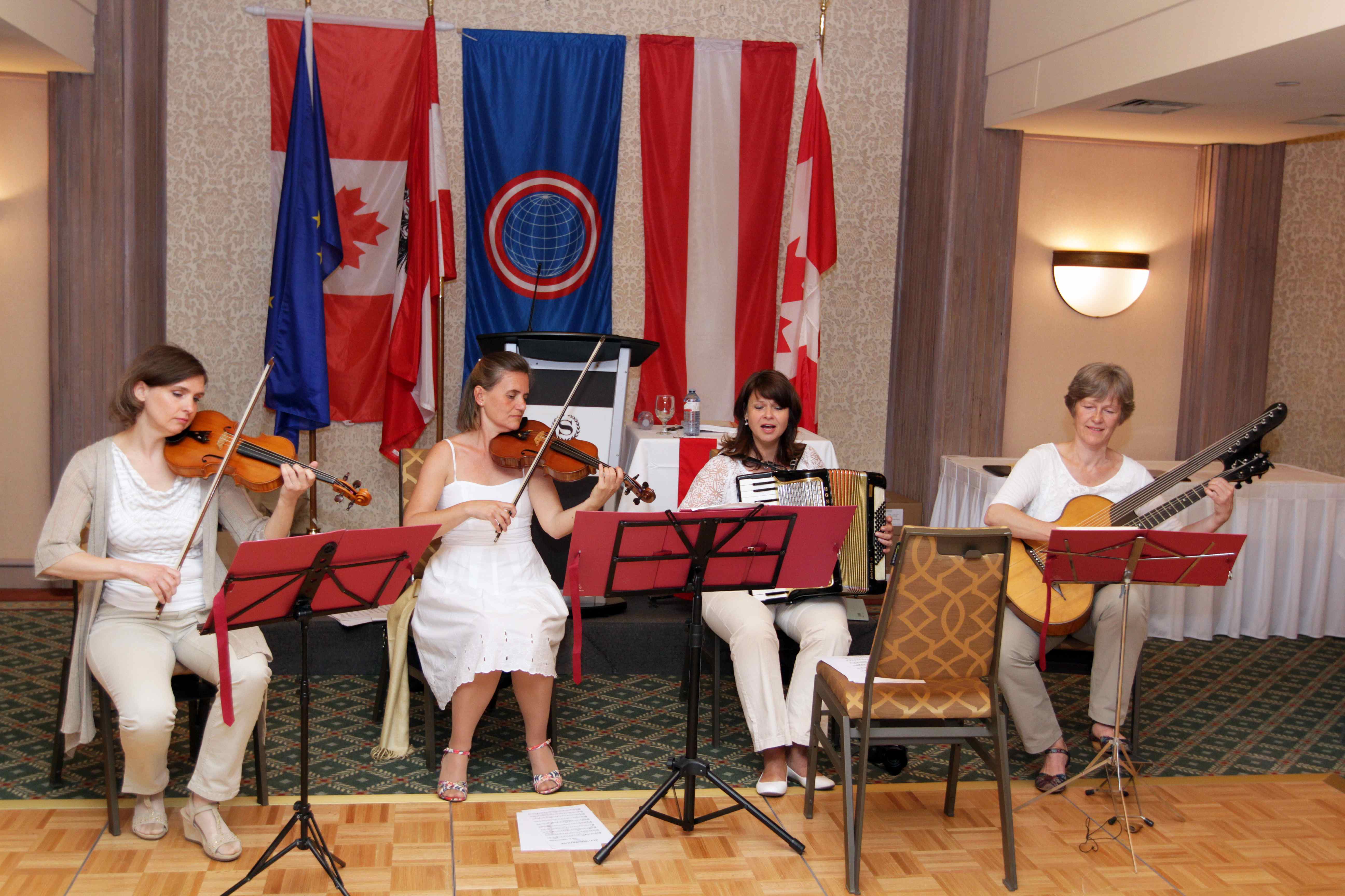 The Wiener Frauen Schrammeln (Viennese Women’s Schrammel Quartet) The Wiener Frauen Schrammeln (Viennese Women’s Schrammel Quartet)